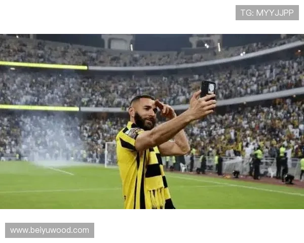 本泽马18年生涯全景复盘：从里昂天才到皇马旗帜